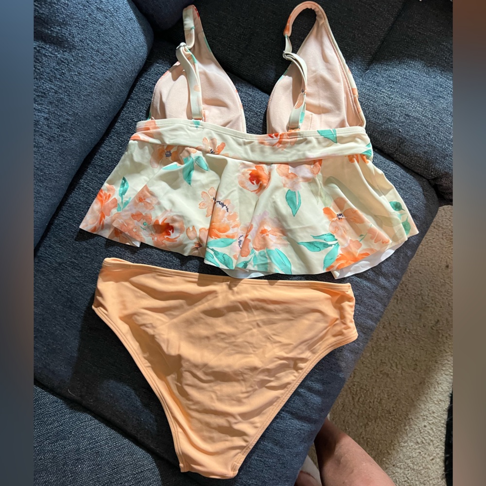 No longer fits size L Cupshe only worn twice peach floral
